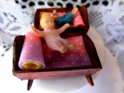 2 babies wood bed b